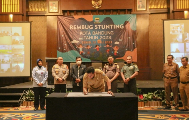 Pemkot Bandung untuk menurunkan kasus stunting melalui kolaborasi pentahelix dan rembug stunting