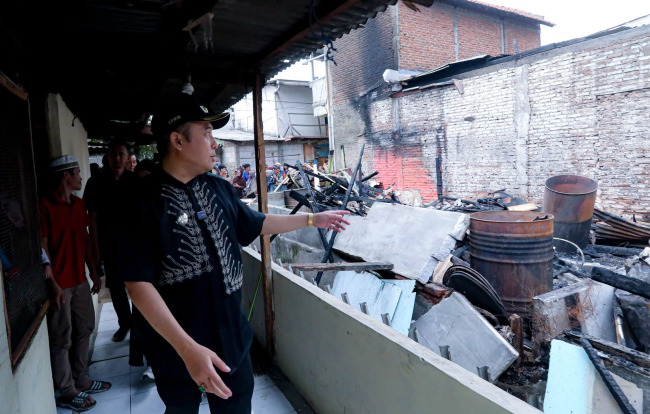 Erwin Pastikan Korban Kebakaran di Sukahaji Dapat Bantuan Kebutuhan Dasar hingga Perbaikan Rumah